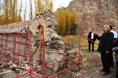 Eski Van'ın tarihi yapıları bir bir restore ediliyor