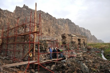 Eski Van'ın tarihi yapıları bir bir restore ediliyor