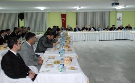Eski Ve Yeni Meclis Üyeleri Bir Araya Geldi