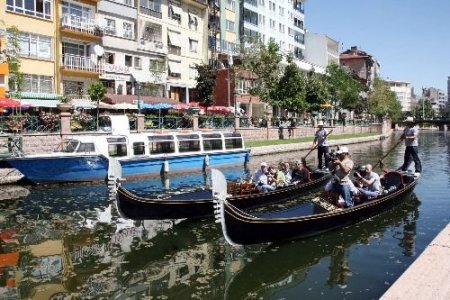 Eskişehir, Gondol Seferleri İle Venedik'e Benzedi