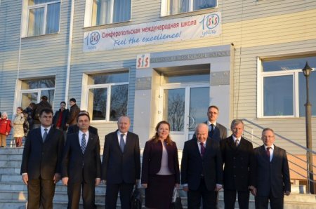 Eskişehir heyeti Kırım'daki Simferol Türk Koleji'ni ziyaret etti