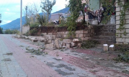 Eskişehir’de Fırtına, Dolu Ve Yağmur Hayatı Olumsuz Etkiledi