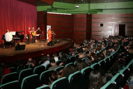 Eskişehir'de Venezuela Rüzgârı Esti