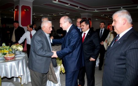 Eskişehir'de Yer Yüzünden Kavga Eden İki Aile, Yemekte Barıştırıldı