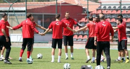 Eskişehirspor, Beşiktaş maçına tam kadro hazırlanıyor