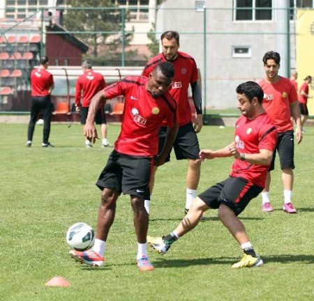 Eskişehirspor, Beşiktaş maçına tam kadro hazırlanıyor