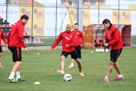 Eskişehirspor, Fenerbahçe karşılaşmasına kilitlendi