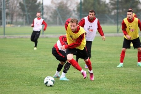 Eskişehirspor, Fenerbahçe karşılaşmasına kilitlendi