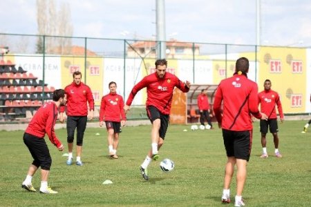 Eskişehirspor, Fenerbahçe karşılaşmasına kilitlendi