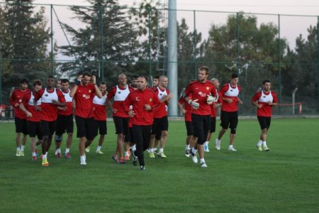 Eskişehirspor, İstanbul Büyükşehir Belediyespor maçı hazırlıklarına başladı