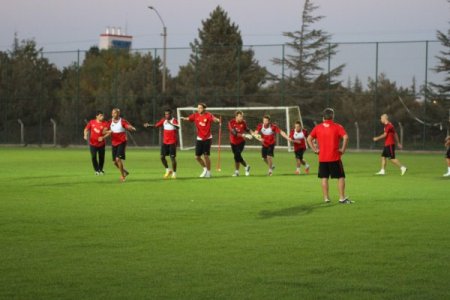 Eskişehirspor, İstanbul Büyükşehir Belediyespor maçı hazırlıklarına başladı