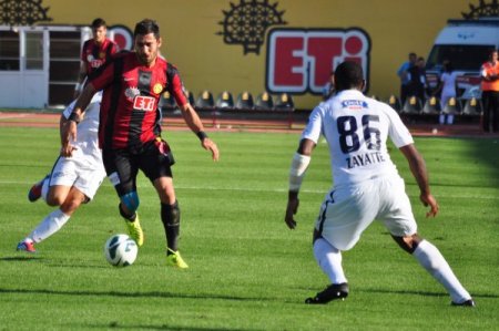 Eskişehirspor: 0 - İstanbul Büyükşehir Belediyespor: 0 (İlk yarı)