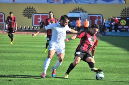 Eskişehirspor: 0 - İstanbul Büyükşehir Belediyespor: 0 (İlk yarı)