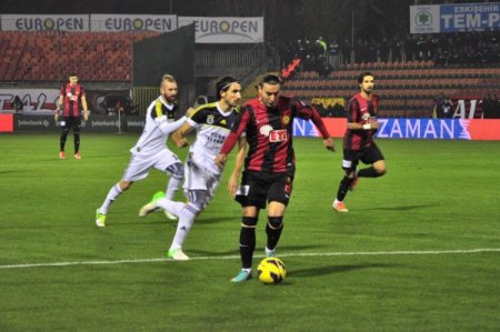 Eskişehirspor: 1 – Fenerbahçe: 0 (İlk yarı)