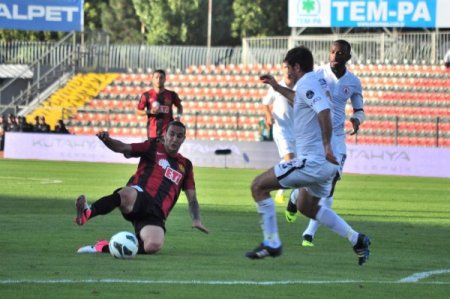 Eskişehirspor: 1 - İstanbul Büyükşehir Belediyespor: 0