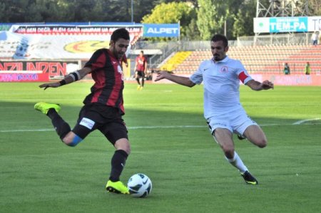 Eskişehirspor: 1 - İstanbul Büyükşehir Belediyespor: 0