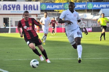 Eskişehirspor: 1 - İstanbul Büyükşehir Belediyespor: 0