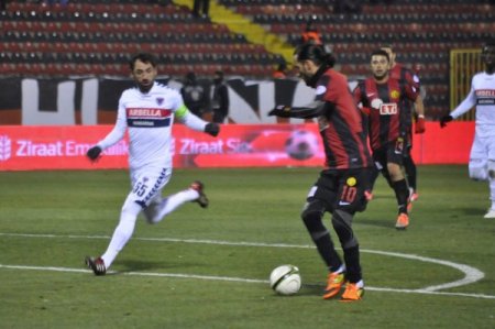 Eskişehirspor: 2– Mersin İdman Yurdu: 0 (İlk yarı)