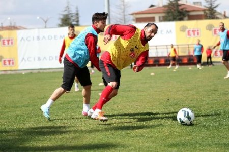 Eskişehirspor'da gözler Türkiye Kupası’na çevirildi