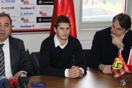 Eskişehirspor’un yeni transferi Goran Causic, ırkçılıktan 4 maç ceza almış