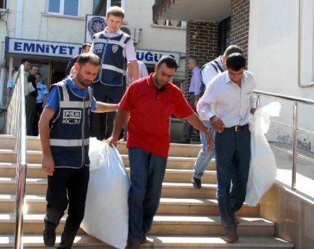 Eskort Eşliğinde Diyarbakır'dan Bursa'ya Getirdikleri 40 Kilo Esrarla Yakalandılar