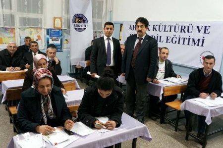 Esnaf, Turistlerle Kolay İletişim Kurmak İçin İngilizce Ve Arapça Öğreniyor