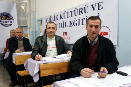 Esnaf, Turistlerle Kolay İletişim Kurmak İçin İngilizce Ve Arapça Öğreniyor