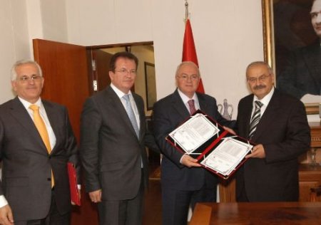 Esnaf Odası Başkanından Eğitime Destek