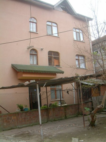 Esnafın Evi Kurşunlandı