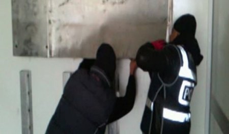 Esrara çelik kasalı sevkıyat polise takıldı!