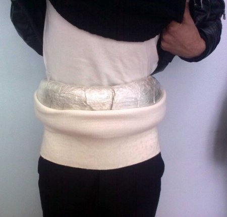 Esrarı bellerine sararak gizlemişler