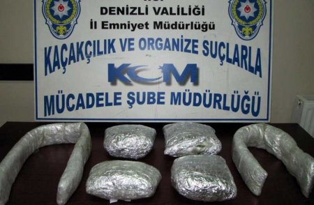 Esrarı bellerine sararak gizlemişler