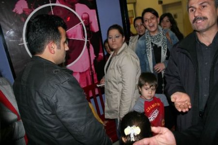 'eşrefpaşalılar' İzmir'de De Kapalı Gişe Oynuyor