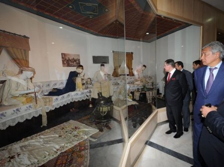 Estergon Kalesi, Kazak Evi'ne evsahipliği yapıyor