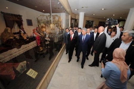 Estergon Kalesi, Kazak Evi'ne evsahipliği yapıyor