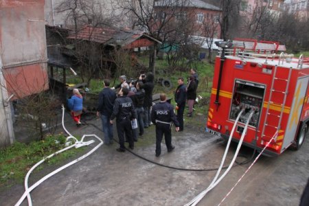 Eşya deposunda çıkan yangın korkuttu