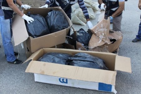 Eşya kamyonundan 105 kilogram esrar çıktı