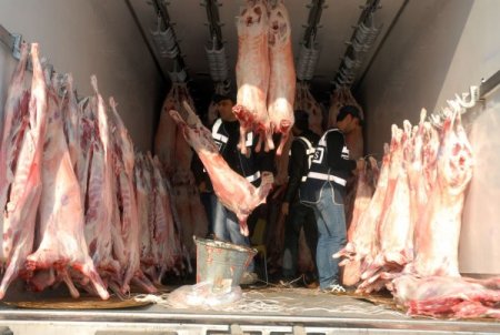 Et yüklü kamyondan esrar çıktı