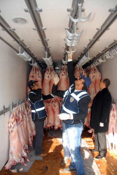 Et yüklü kamyondan esrar çıktı