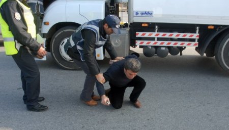 Et yüklü kamyondan esrar çıktı