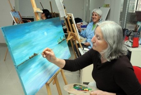 Etimesgutlu kadınlar belediyenin kurslaıyla meslek sahibi oluyor