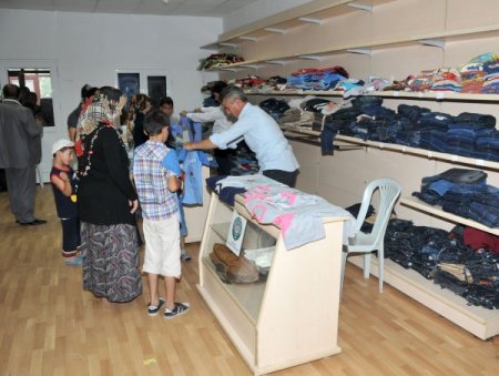 Etimesgut'ta İhtiyaç Sahiplerinin Bayramlıkları Belediyeden