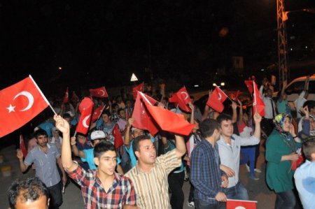 Etimesgut'ta terör olaylarına karşı binlerce kişi yürüdü