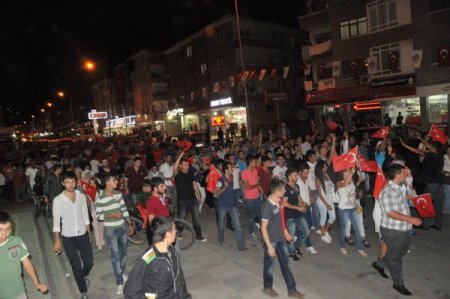 Etimesgut'ta terör olaylarına karşı binlerce kişi yürüdü