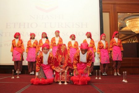 Etiyopya’daki Türk Okullarında Mezuniyet Coşkusu