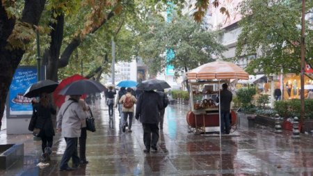 Etkili olan yağış, trafikte yoğunluğa neden oldu