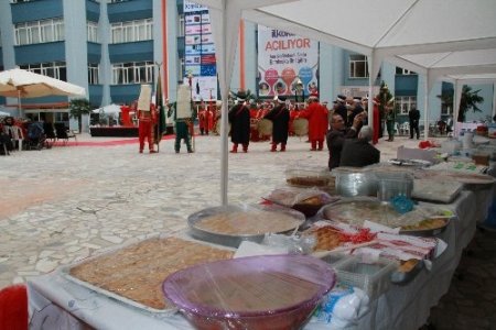 Etkin kadınlardan üniversiteli kız öğrenciler için kermes