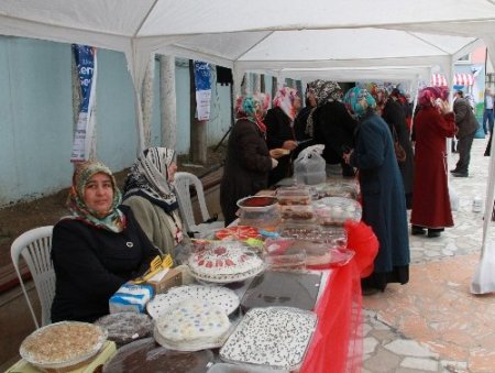 Etkin kadınlardan üniversiteli kız öğrenciler için kermes