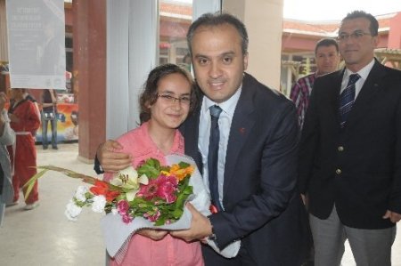 Etüt merkezine devam eden öğrencileri sertifikaları dağıtıldı