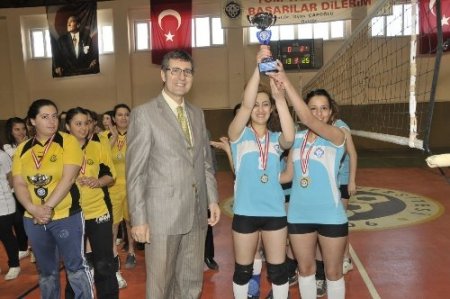 EÜ’de basketbol ve voleybol turnuvaları tamamlandı